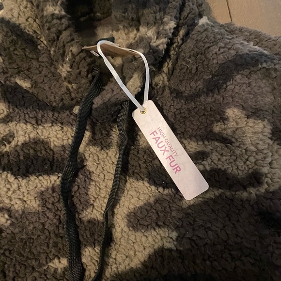 Camp fleece pullover with hood - Picture 2 of 3